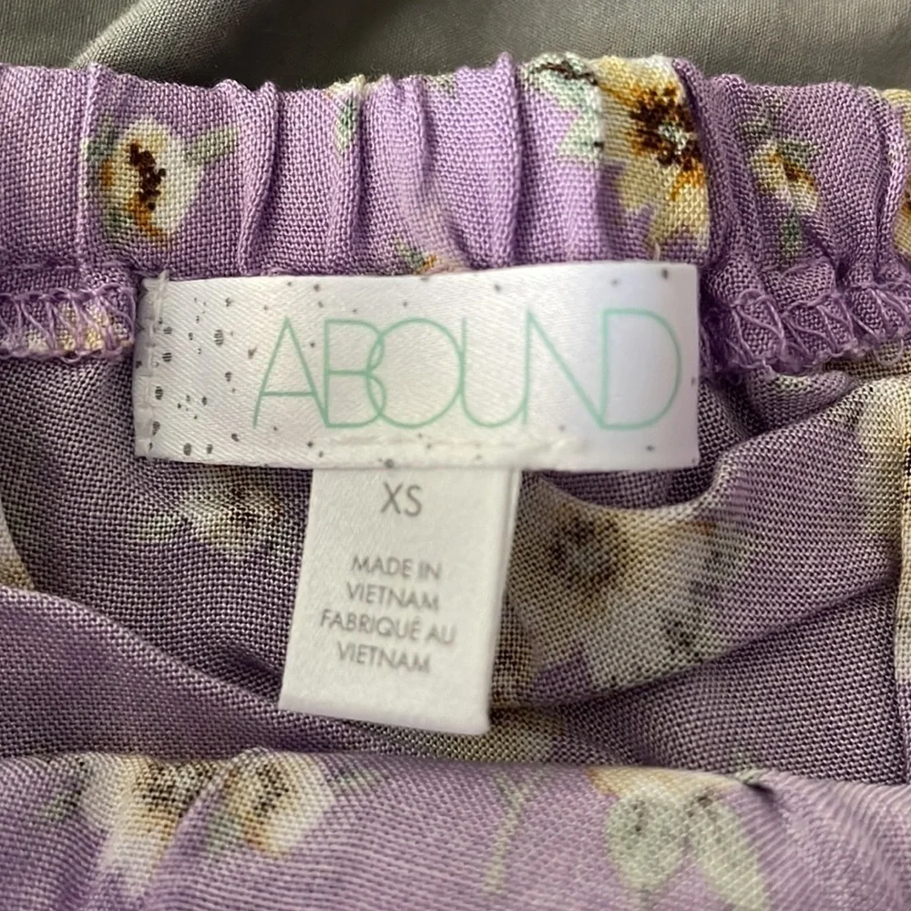ABOUND♥️FLORAL off the shoulder puff sleeve crop top size (XS) - Picture 5 of 5